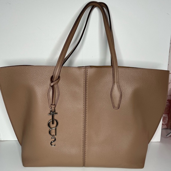 $1,265 Tod’s Logo Joy Blush Pebbled Leather Medium Shoulder Bag Nude Tan - Picture 5 of 10